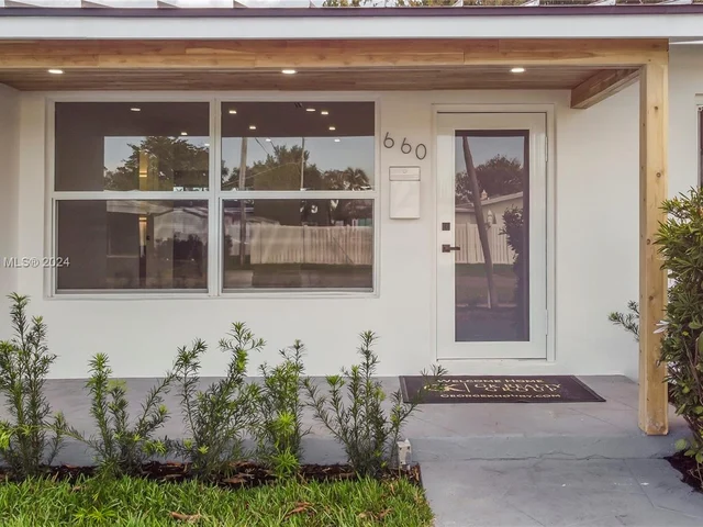 660 SE 4th Ave, Pompano Beach FL 33060