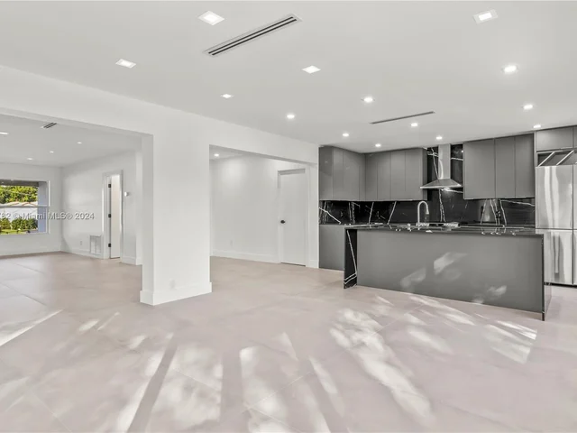 660 SE 4th Ave, Pompano Beach FL 33060