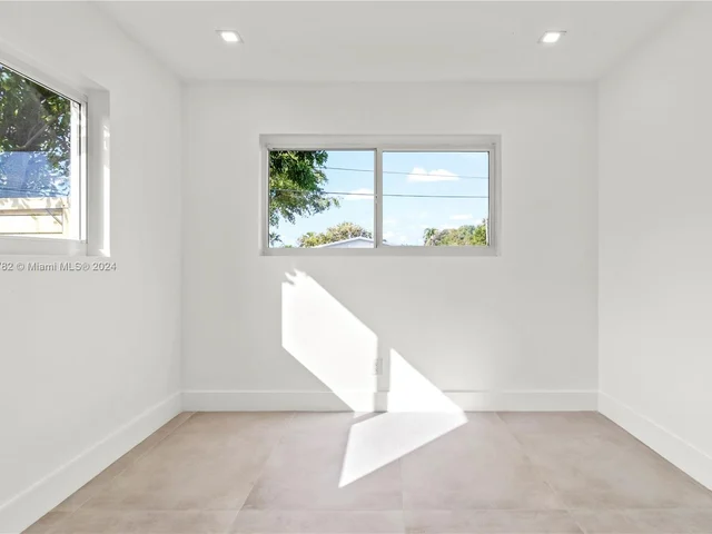 660 SE 4th Ave, Pompano Beach FL 33060