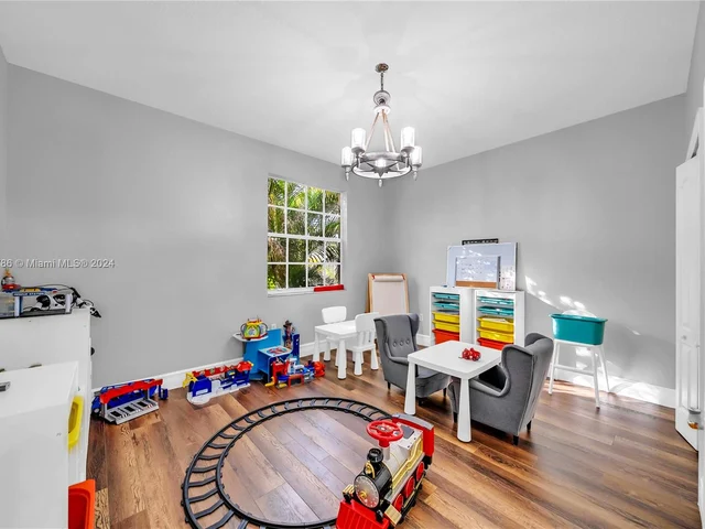 15602 SW 161st St, Miami FL 33187