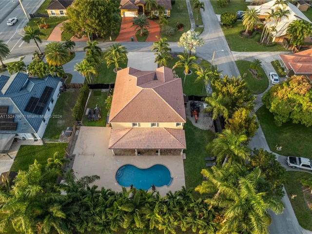 15602 SW 161st St, Miami FL 33187