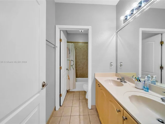 15602 SW 161st St, Miami FL 33187