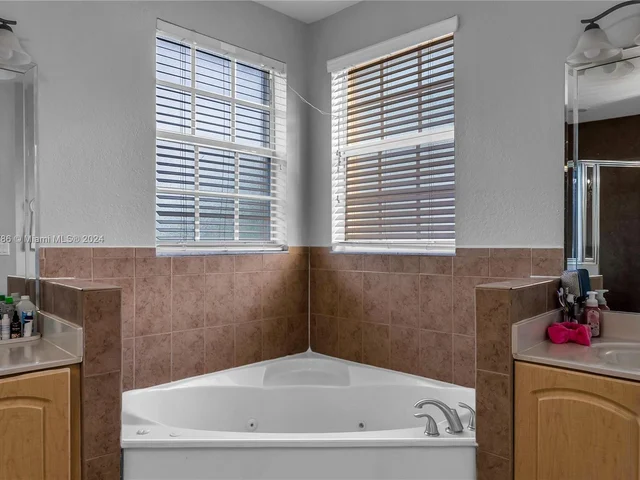 15602 SW 161st St, Miami FL 33187