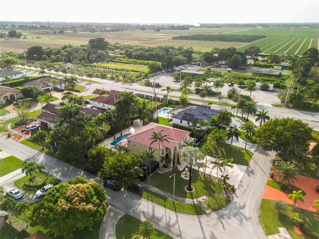 15602 SW 161st St, Miami FL 33187