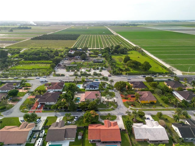 15602 SW 161st St, Miami FL 33187