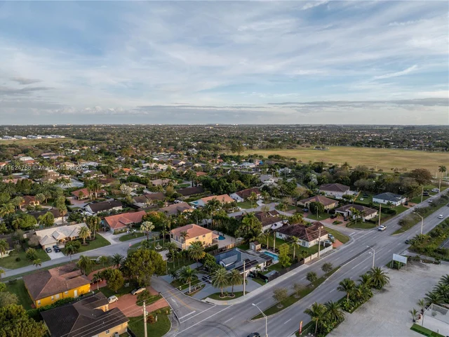 15602 SW 161st St, Miami FL 33187