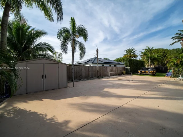 15602 SW 161st St, Miami FL 33187