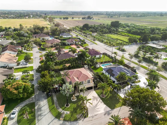 15602 SW 161st St, Miami FL 33187