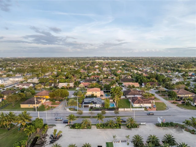15602 SW 161st St, Miami FL 33187