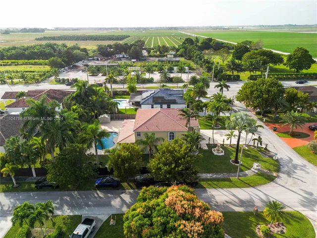 15602 SW 161st St, Miami FL 33187