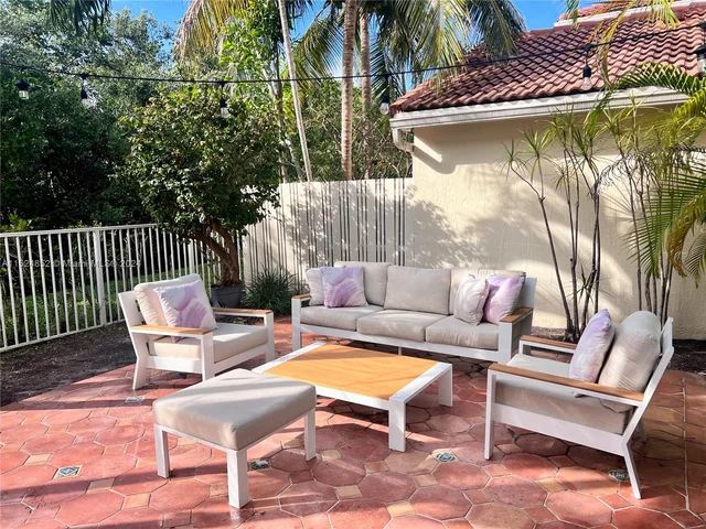 1480 Sweetbay Way, Hollywood FL 33019