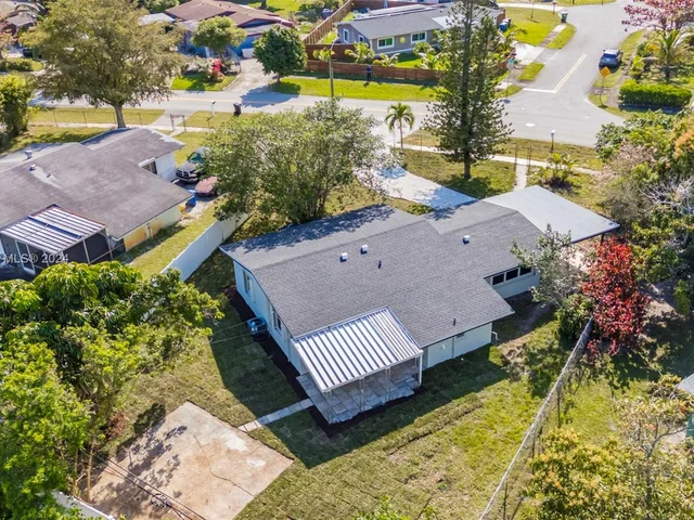 1307 NW 16th St, Fort Lauderdale FL 33311