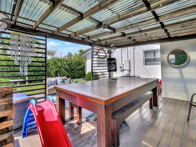 2256 Simms St, Hollywood FL 33020