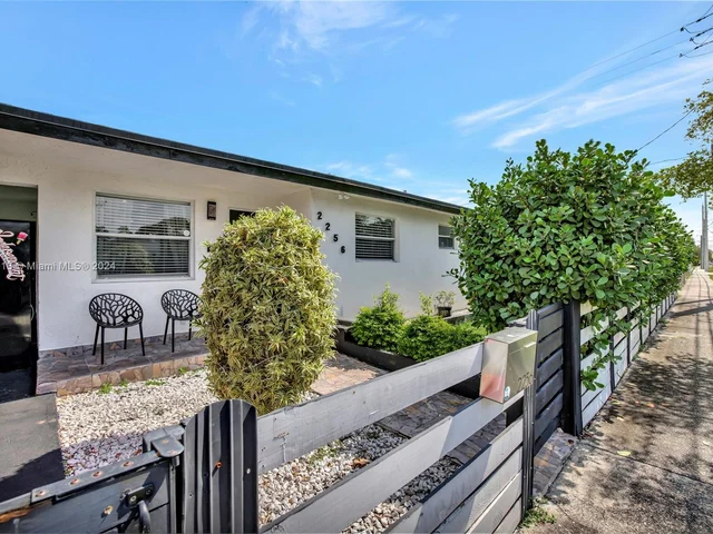 2256 Simms St, Hollywood FL 33020