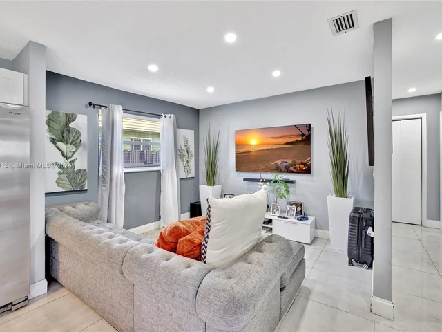 2256 Simms St, Hollywood FL 33020