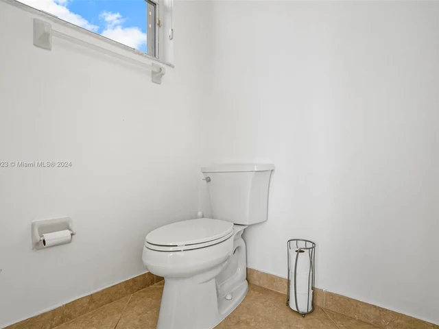 15005 SW 35th St, Davie FL 33331