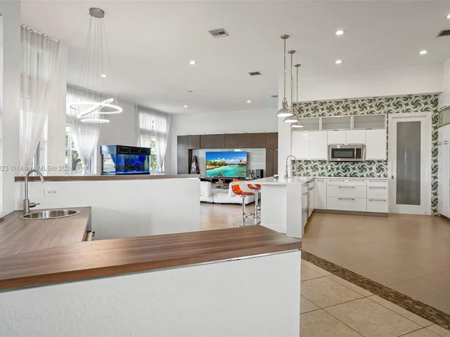 15005 SW 35th St, Davie FL 33331