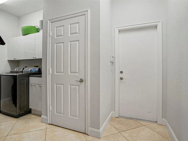 15005 SW 35th St, Davie FL 33331