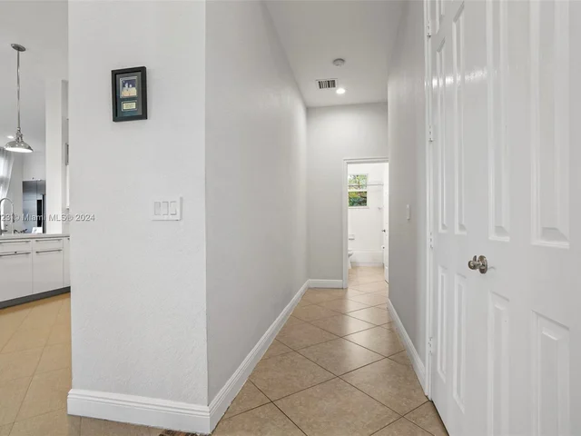 15005 SW 35th St, Davie FL 33331