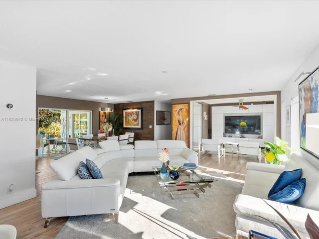 8436 SW 143rd Ave, Miami FL 33183