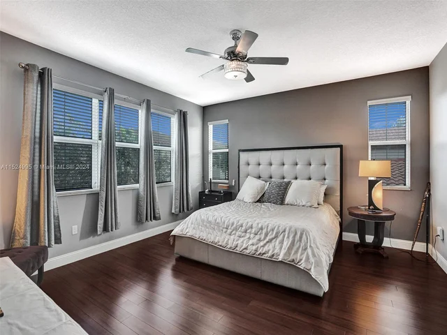 5208 Falcon Trl, Davie FL 33314