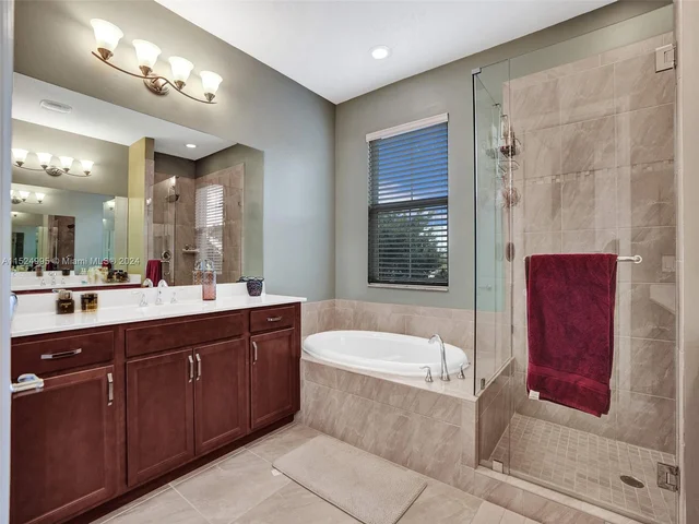 5208 Falcon Trl, Davie FL 33314