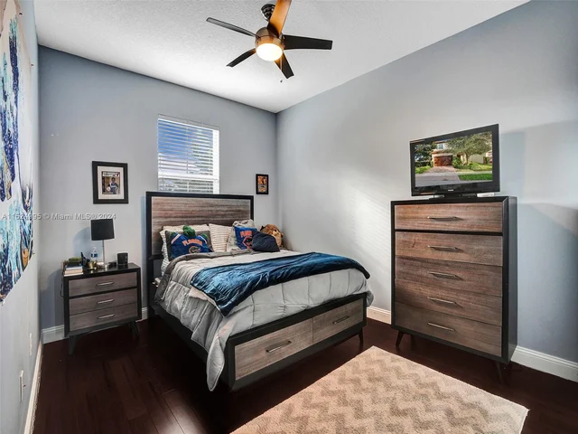 5208 Falcon Trl, Davie FL 33314