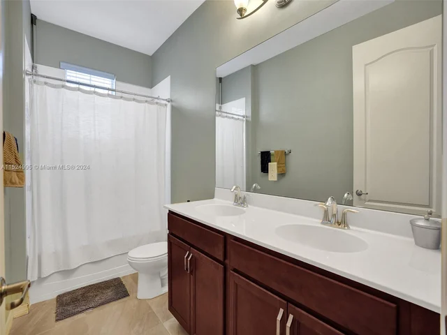 5208 Falcon Trl, Davie FL 33314