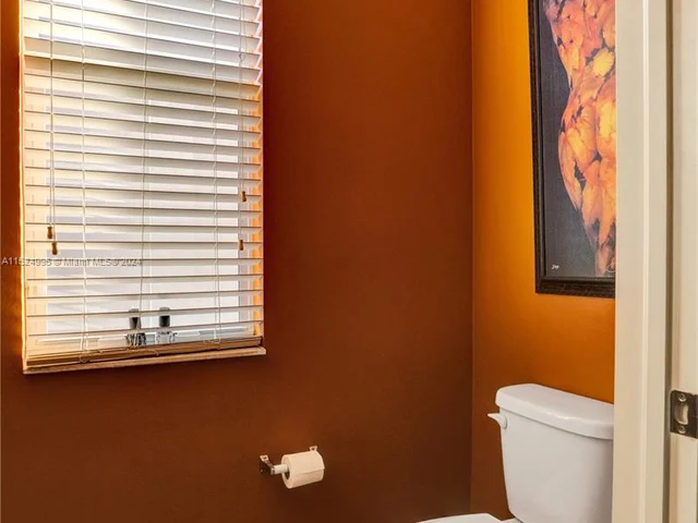 5208 Falcon Trl, Davie FL 33314