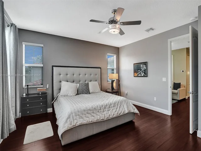 5208 Falcon Trl, Davie FL 33314