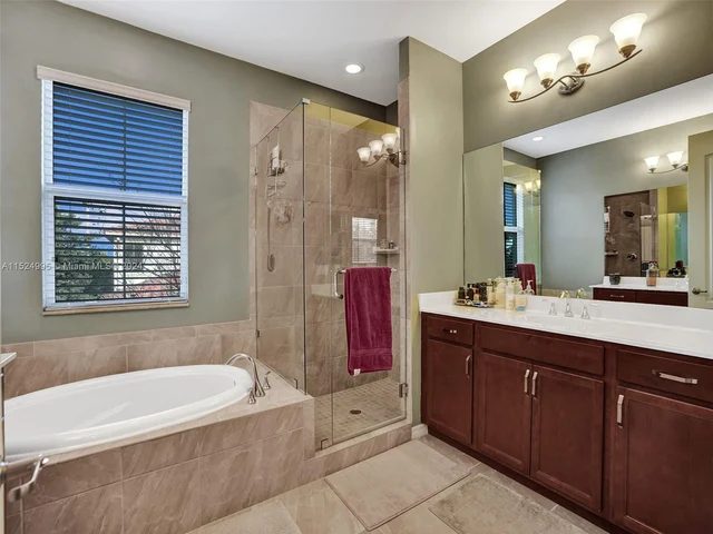 5208 Falcon Trl, Davie FL 33314