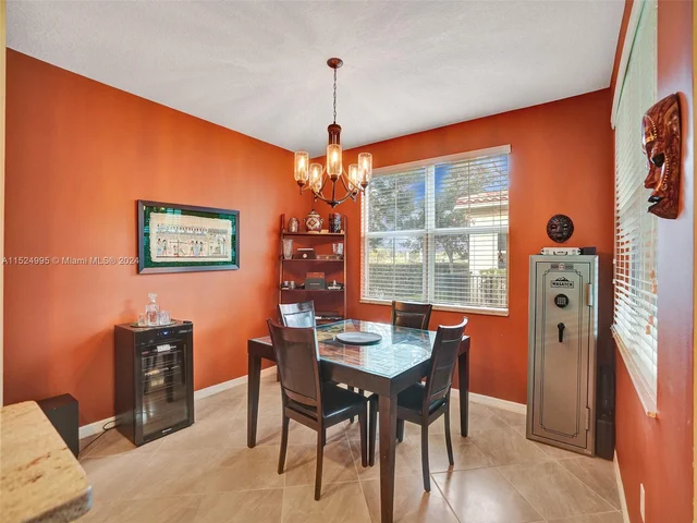 5208 Falcon Trl, Davie FL 33314