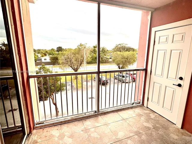 19851 SW 114th Ave # 302, Miami FL 33157