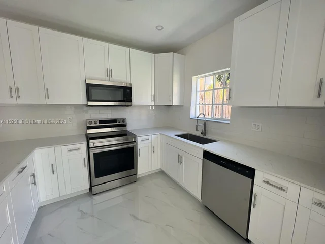 14346 SW 134th Pl, Miami FL 33186