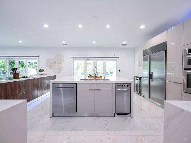 7125 Los Pinos Blvd, Coral Gables FL 33143