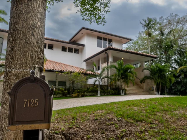 7125 Los Pinos Blvd, Coral Gables FL 33143