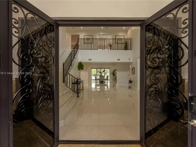 7125 Los Pinos Blvd, Coral Gables FL 33143