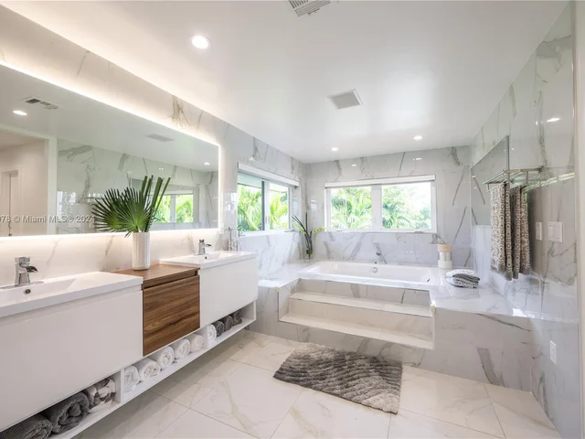 7125 Los Pinos Blvd, Coral Gables FL 33143