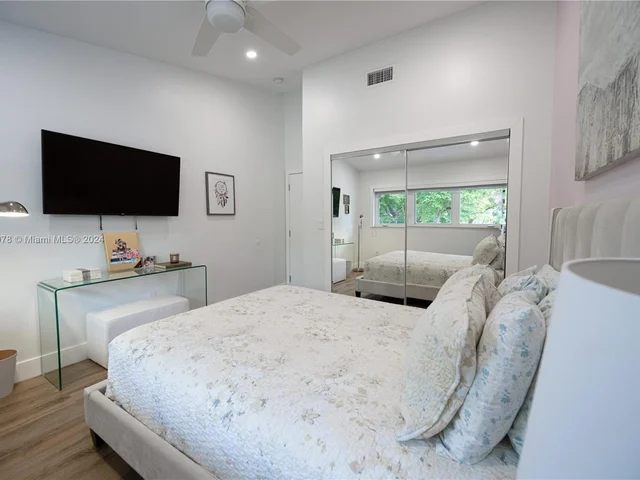 7125 Los Pinos Blvd, Coral Gables FL 33143