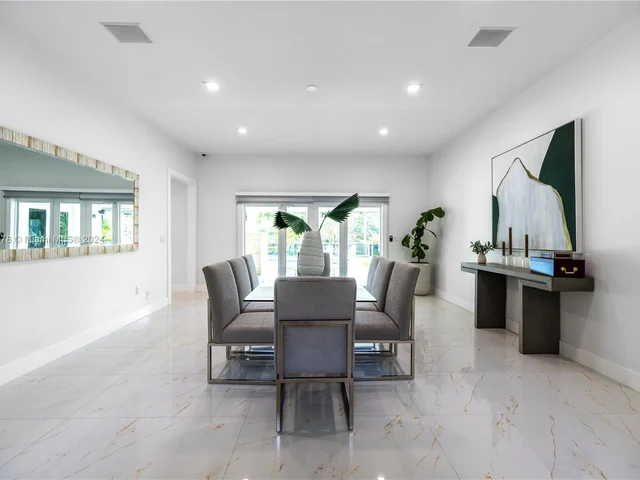 7125 Los Pinos Blvd, Coral Gables FL 33143