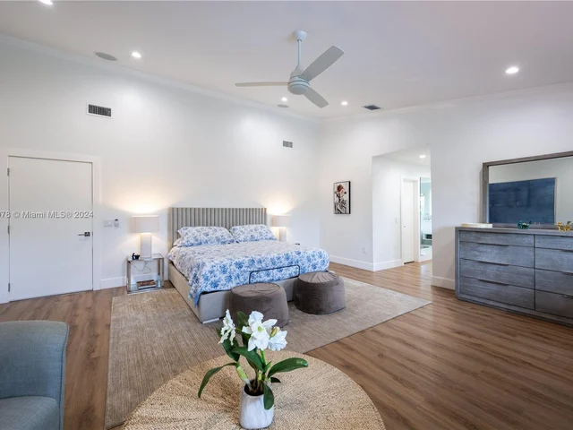 7125 Los Pinos Blvd, Coral Gables FL 33143