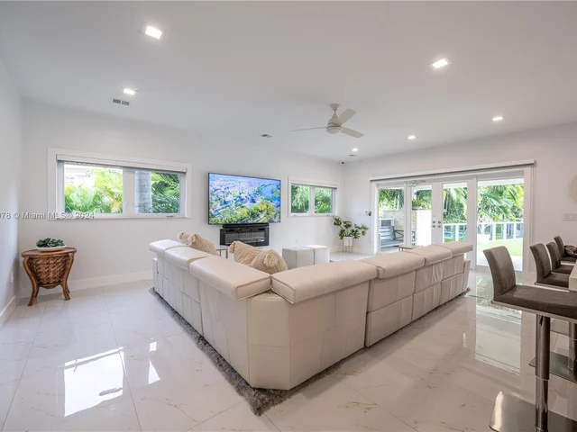 7125 Los Pinos Blvd, Coral Gables FL 33143