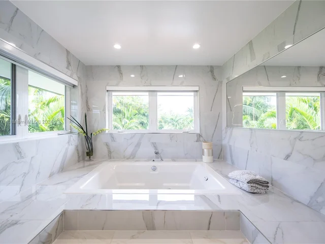 7125 Los Pinos Blvd, Coral Gables FL 33143