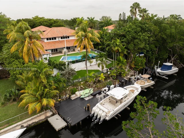 7125 Los Pinos Blvd, Coral Gables FL 33143