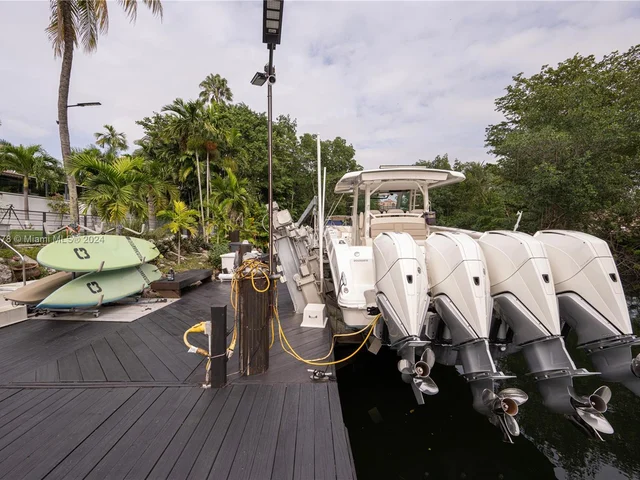 7125 Los Pinos Blvd, Coral Gables FL 33143