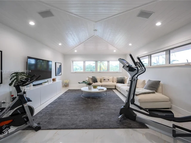 7125 Los Pinos Blvd, Coral Gables FL 33143