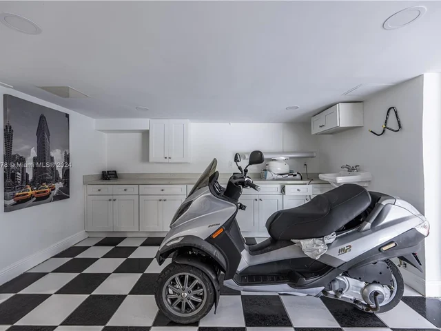 7125 Los Pinos Blvd, Coral Gables FL 33143