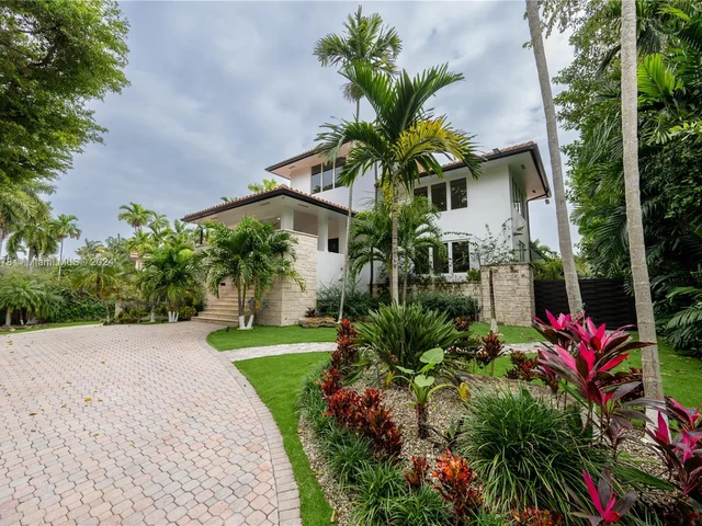 7125 Los Pinos Blvd, Coral Gables FL 33143