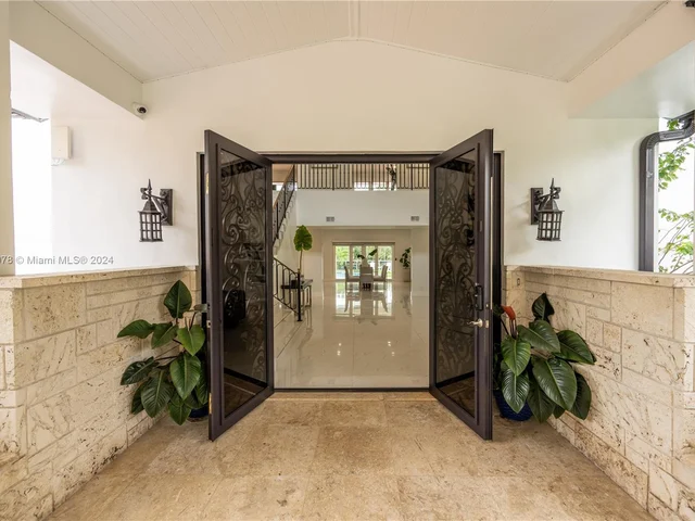 7125 Los Pinos Blvd, Coral Gables FL 33143