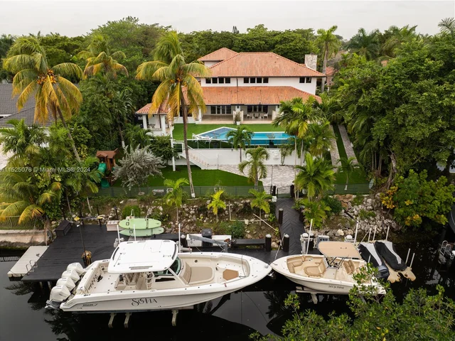 7125 Los Pinos Blvd, Coral Gables FL 33143